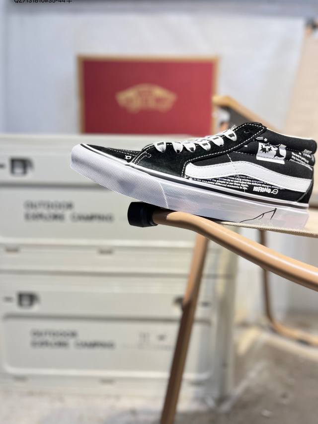 Vanssk8-Low , the official classic retro casual sports sneakers from Vans, featu
