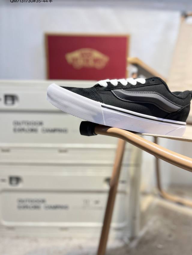 Vanssk8-Low, the official classic retro casual sports sneakers from Vans. Featur