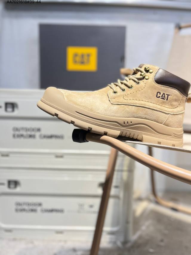 Cat, the brand of Caterpillar bulldozers, series workwear and casual shoes. , t