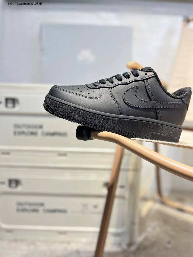 Nike Air Force 1 '07, a versatile casual athletic shoe. Its soft, responsive cu