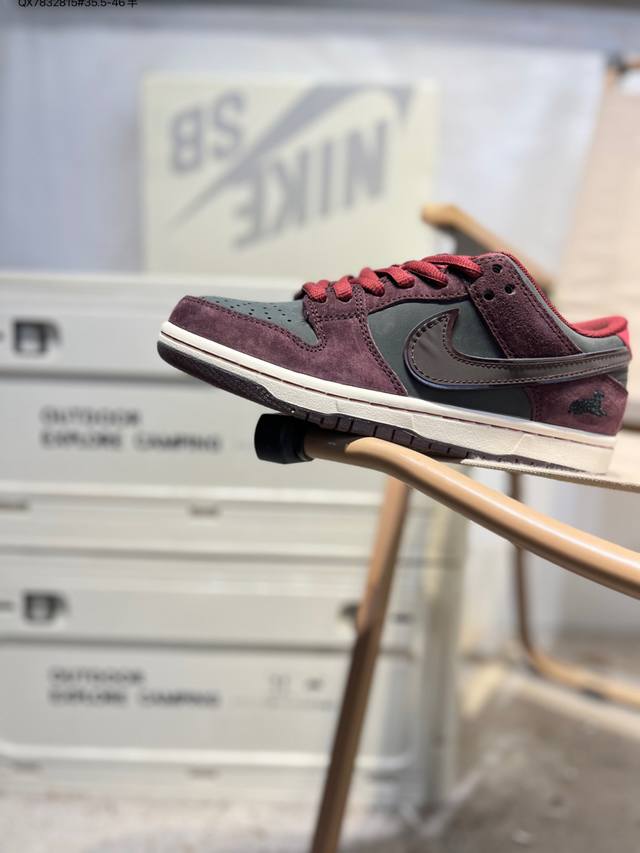 Nike SB Dunk Low, a highly recommended new colorway from a major manufacturer.