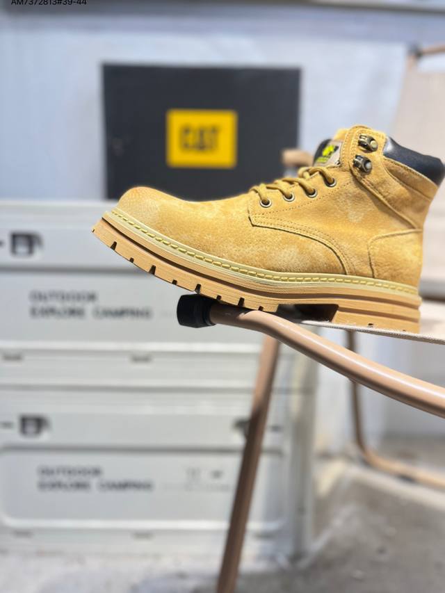 Cat, the brand of Caterpillar bulldozers, series workwear and casual shoes. , t