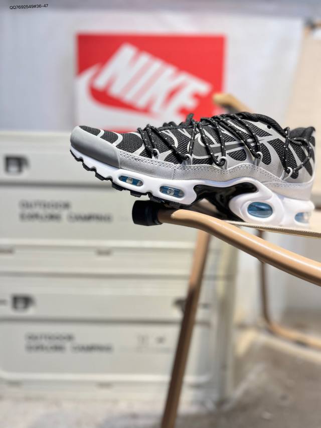 The Nike Air Max Plus is a representative of Nike's alternative shoe models. Bo