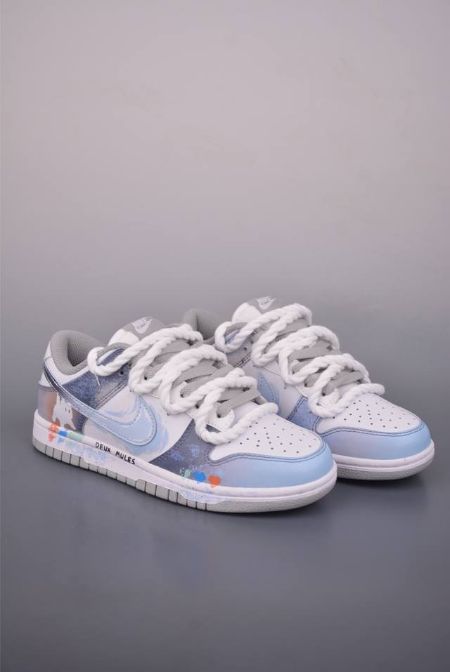 Nike SB Dunk Low Hand-painted Graffiti Deconstructed Lace-up Design. Highly rec