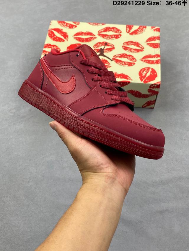 Original single new colorway simultaneously released. Authentic Air Jordan AJ1,