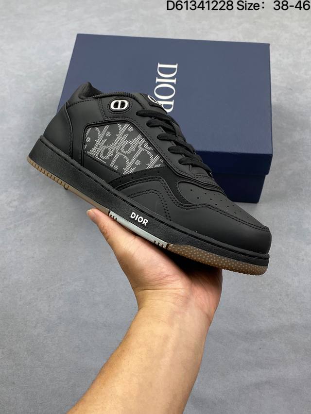 Company Grade Dior Mesh Low-Top Sports Casual Shoes. This series features a bla