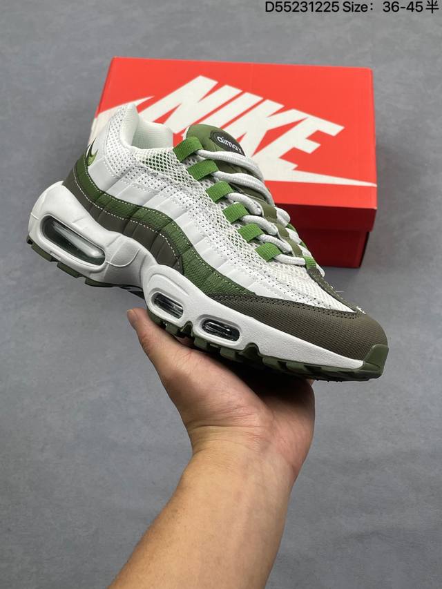 The Nike Air Max Plus is a representative of Nike's alternative shoe models. Bo