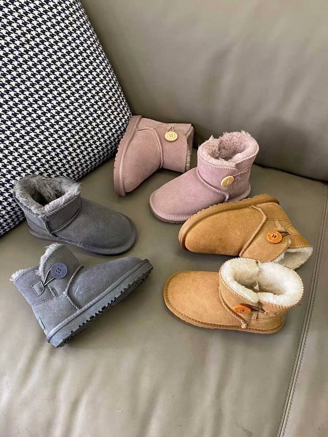 Original image straight from the camera. The upper is made of suede cowhide, wit