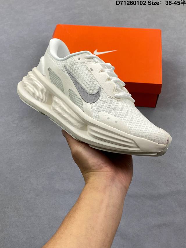 Company Grade: Nike Comfort Ride Easyon Access Running Shoes DDD Item Number: I