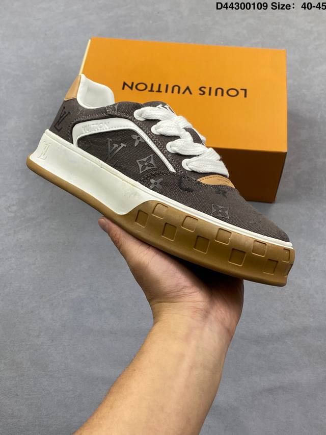 Company Grade Louis Vuitton Trainer Sneaker Low. A versatile and comfortable sn