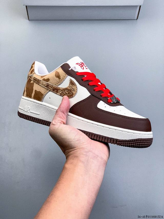 Original last data paper version, made with a hard, high-quality leather upper,