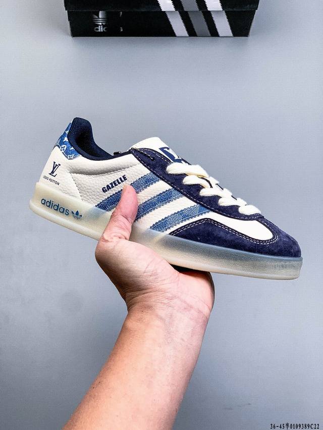 Genuine Adidas Samba Og! Classic Shoe Model DDD The Adidas Samba Og, a classic s