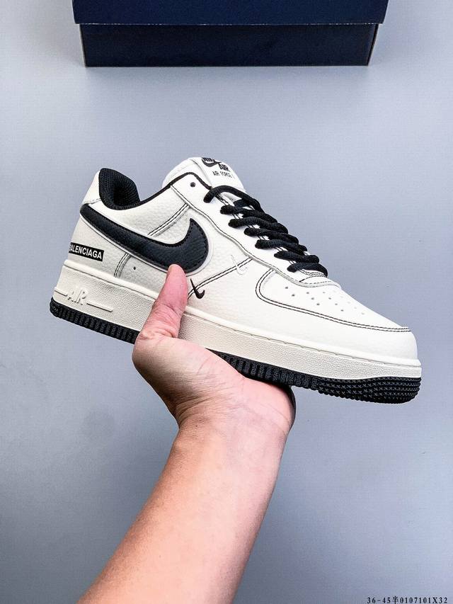 Original last data paper version, made with a hard, high-quality leather upper,