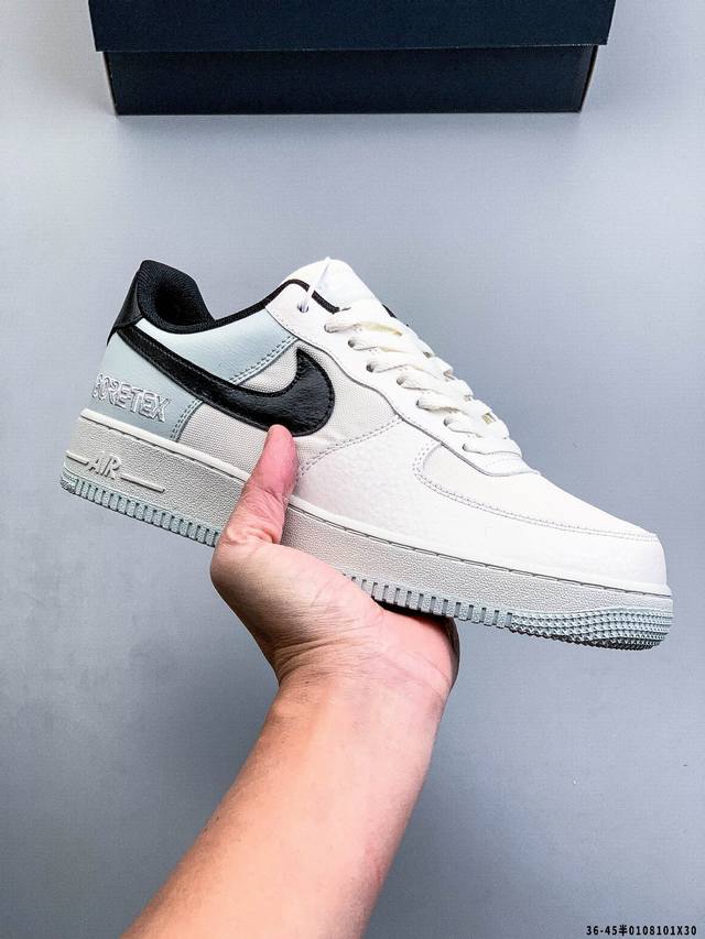 Original last data paper version, made with a hard, high-quality leather upper,