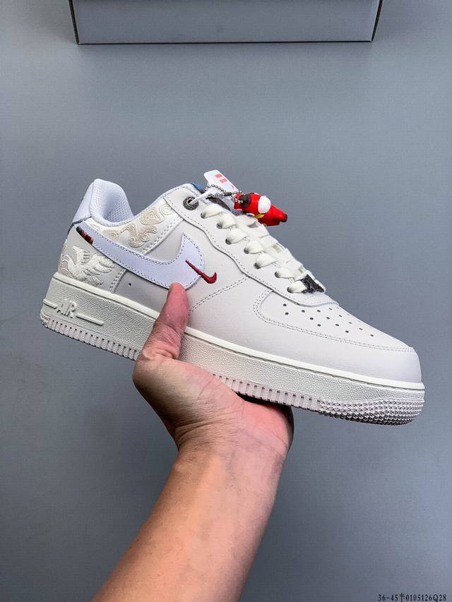 Original last data paper version, made with a hard, high-quality leather upper,