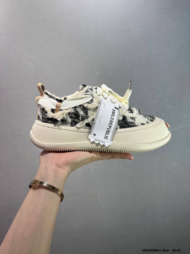 Made with original custom high-density canvas leather upper, ultra-soft water-d