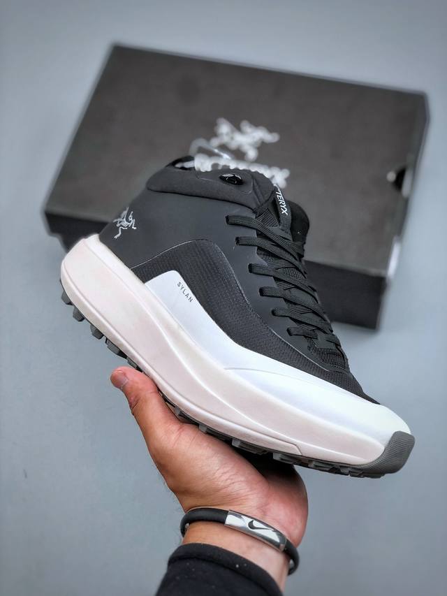 Arc'teryx Sylan GTX Mid High-Top Waterproof Hiking and Outdoor Sports Running S