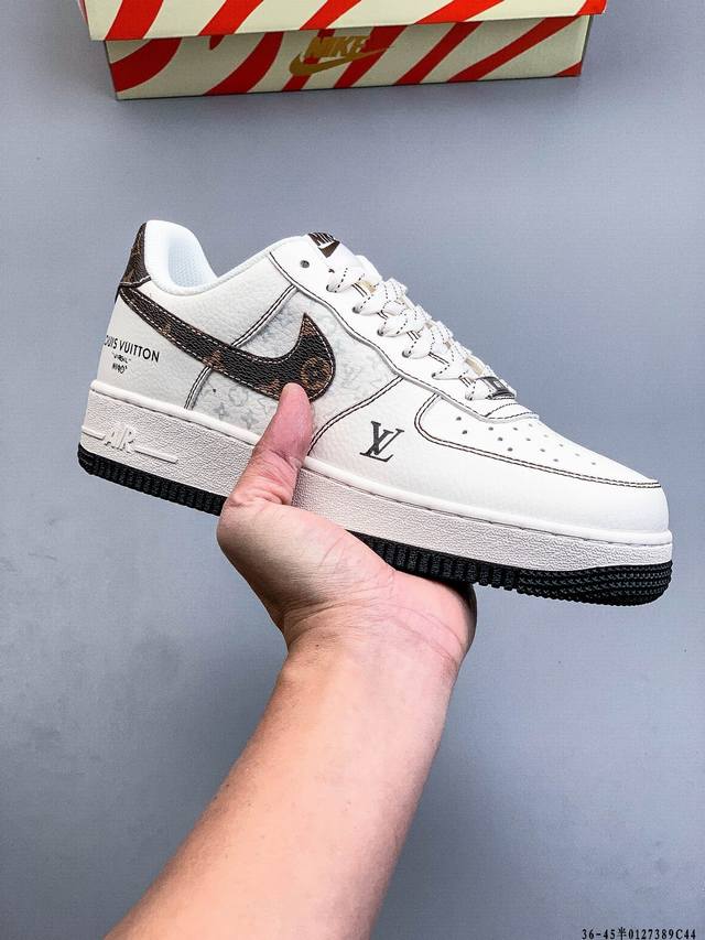 Original last data paper version, made with a hard, high-quality leather upper,