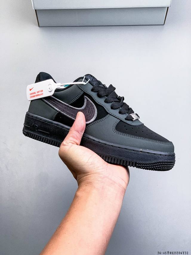 Original last data paper version, made with a hard, high-quality leather upper,