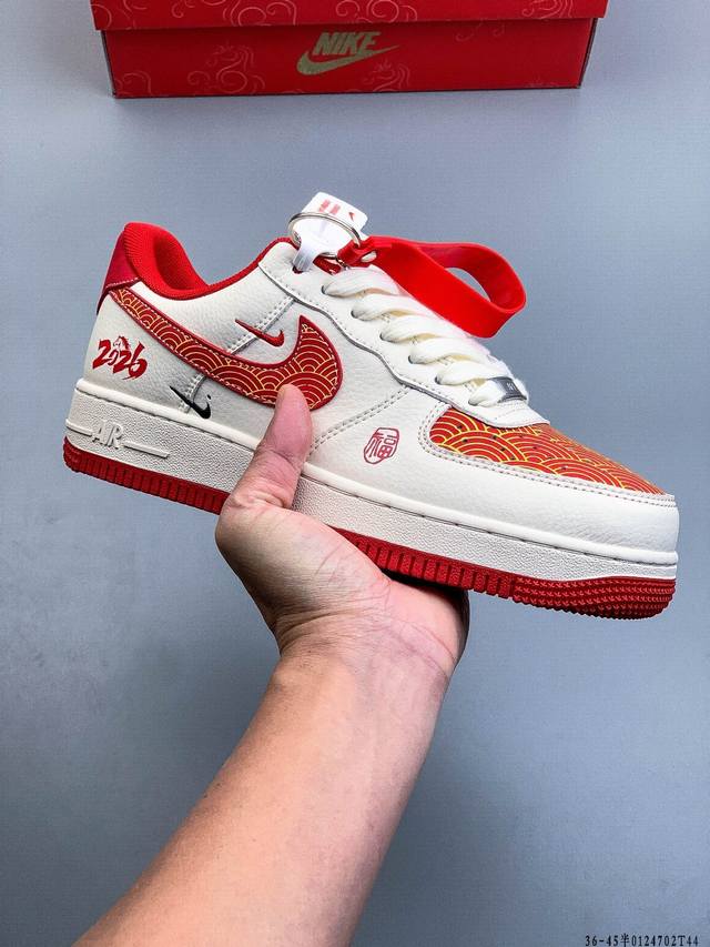 Original last data paper version, featuring a high-quality, durable leather upp