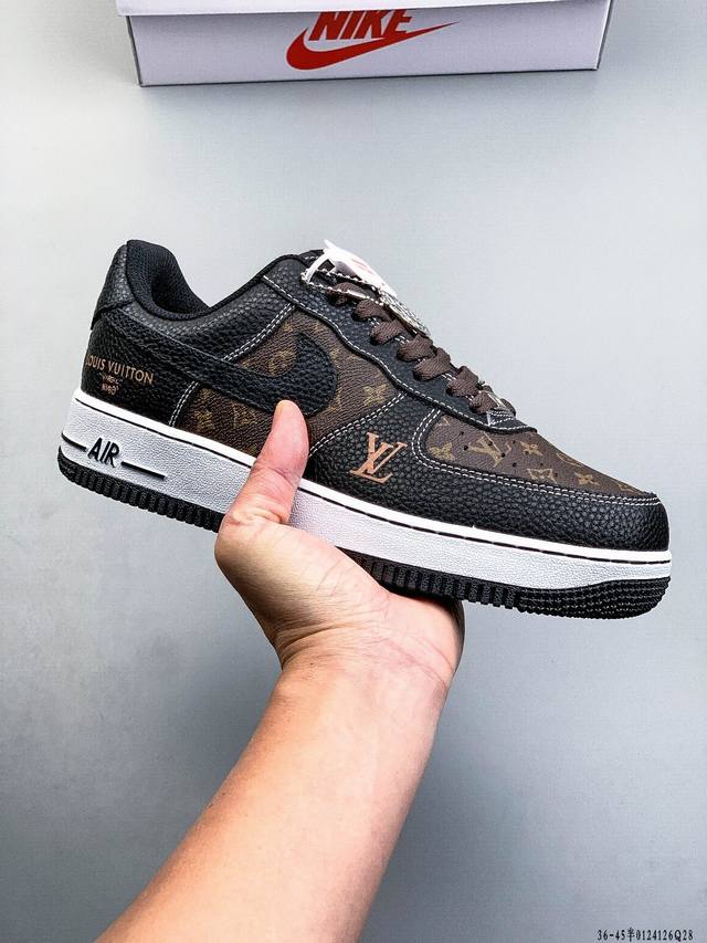 Original last data paper version, made with a hard, high-quality leather upper,