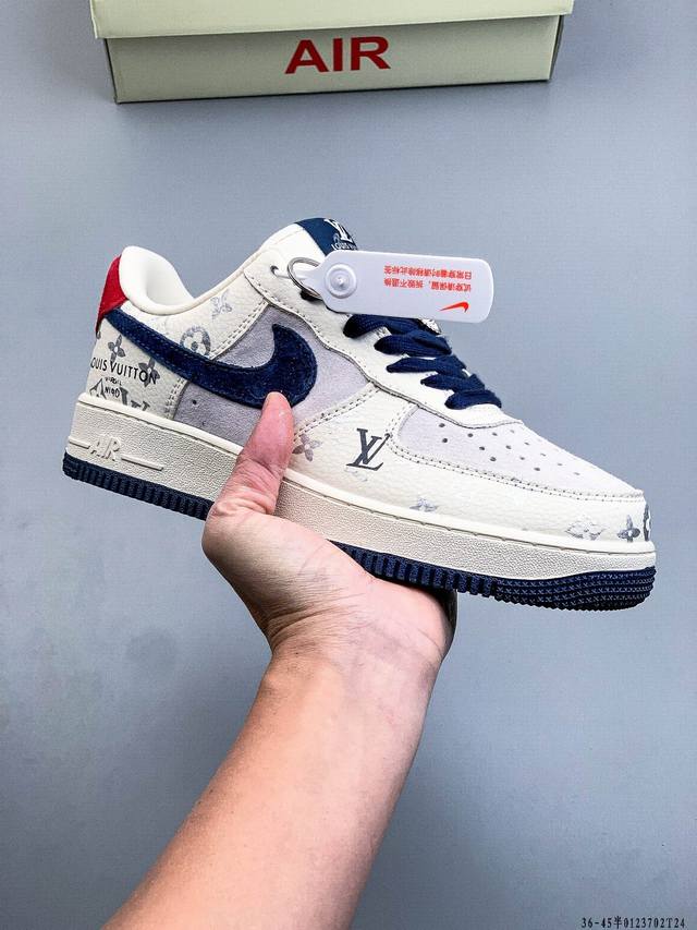 Original last data paper version, made with a hard, high-quality leather upper,