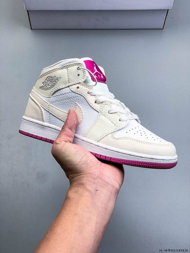 Authentic label on second-layer! Nike Air Jordan 1 (AJ1) High-top Retro Casual B