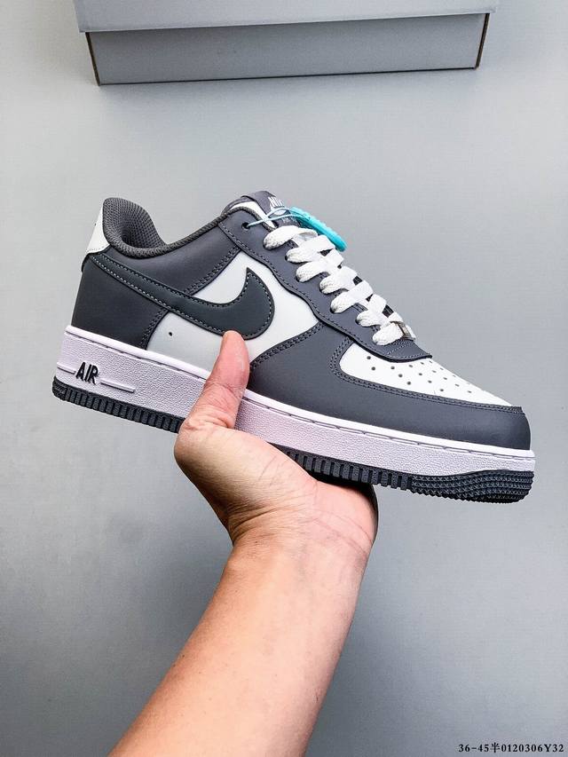 Original last data paper version, made with a hard, high-quality leather upper,