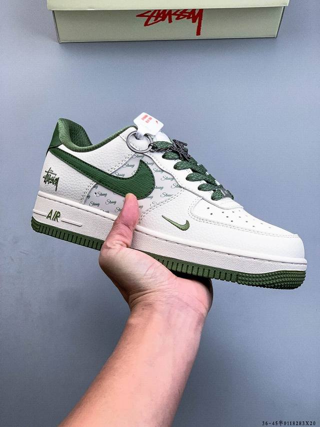 Original last data paper version, made with a hard, high-quality leather upper,