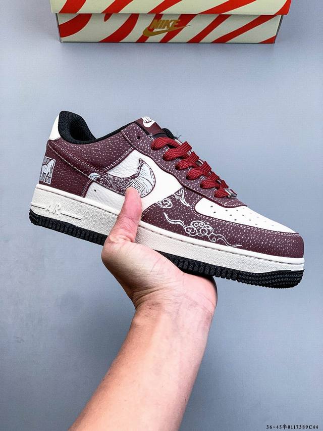 Original last data paper version, made with a hard, high-quality leather upper,