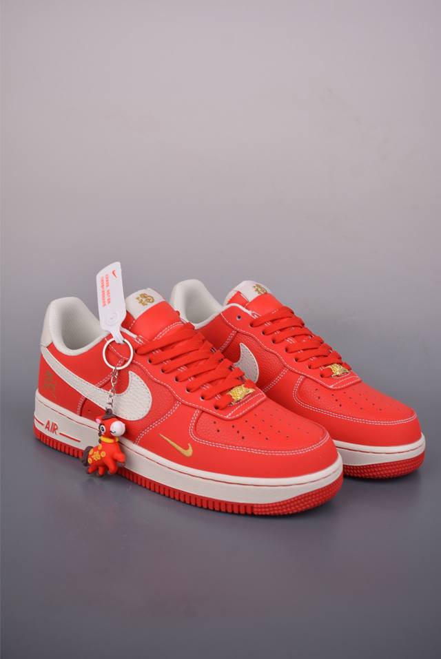 Nike Air Force 1 Low Original last and cardboard for a genuine Air Force fit. Fo