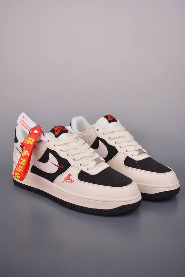 Nike Air Force 1 Low Original last and cardboard for a genuine Air Force fit. Fo