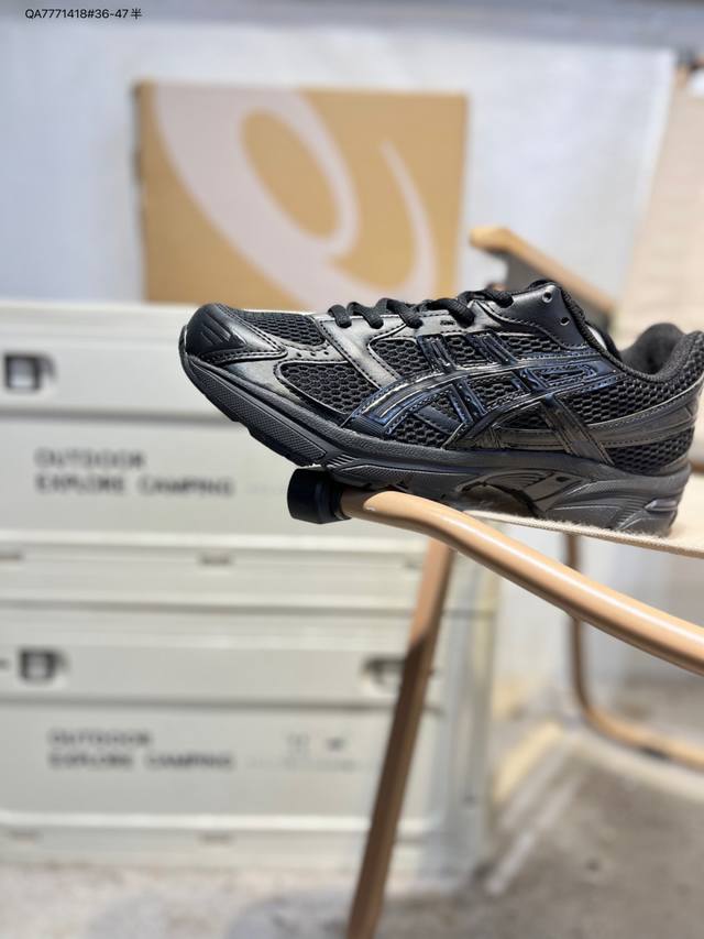 Asics Gel-1, a classic Asics running shoe, is currently riding the wave of funct