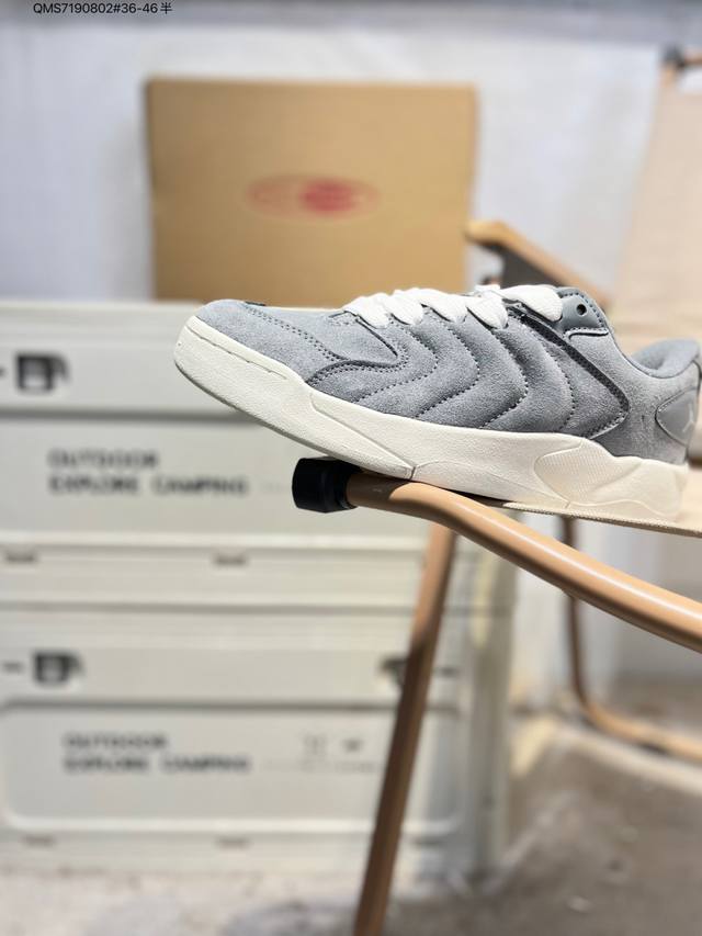 The Air Jordan Session Low low-top black Jordan basketball shoe series draws de