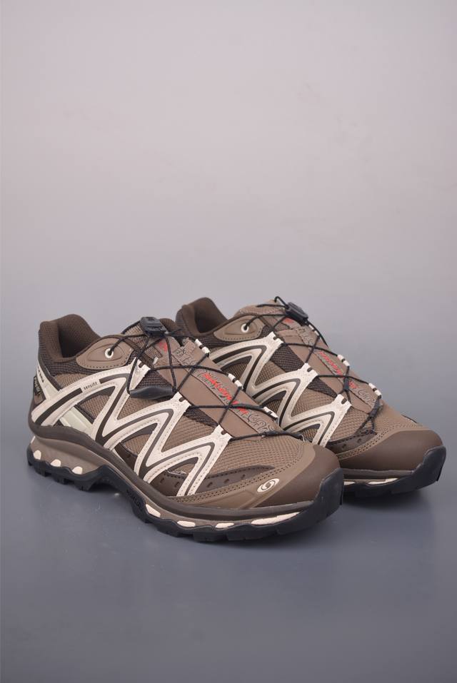 Salomon Xt-Quest Gtx Athr, a French outdoor brand. This retro-style outdoor fun