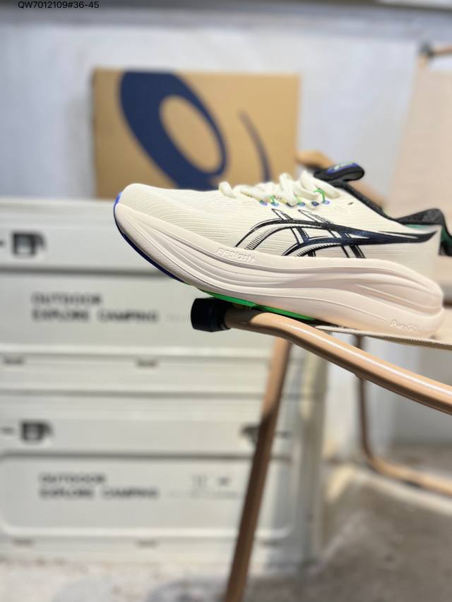 Asics Gel-Nimbus 28: Asics' classic running shoes are currently riding the wave