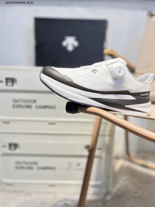 Descente Ski Style Series DDD Gore-Tex Comfortable, Durable, Waterproof Low-Top