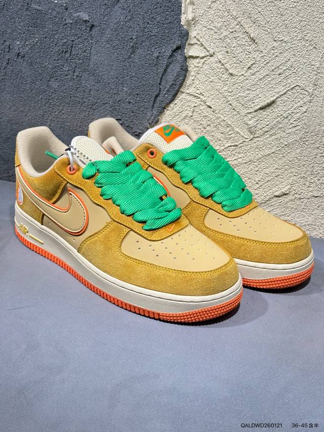 Nk DDD Nk Air Force 1 '07 Low. A versatile sports shoe with a thick sole and hei