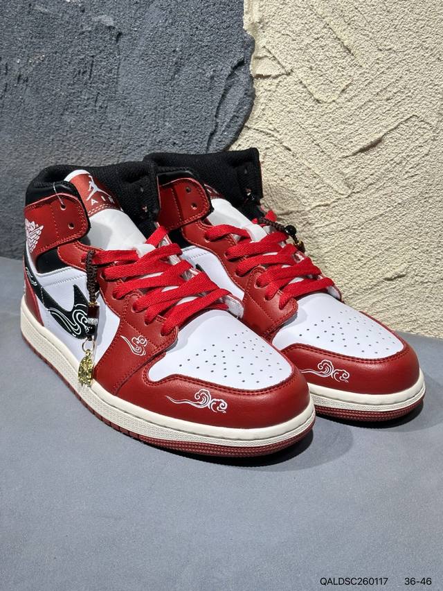 Extremely meticulous attention to detail! Look closely at the DDD Aj1Mid mid-top
