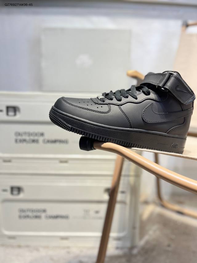 Nike Air Force 1 '07, a versatile casual athletic shoe. Soft, responsive cushio