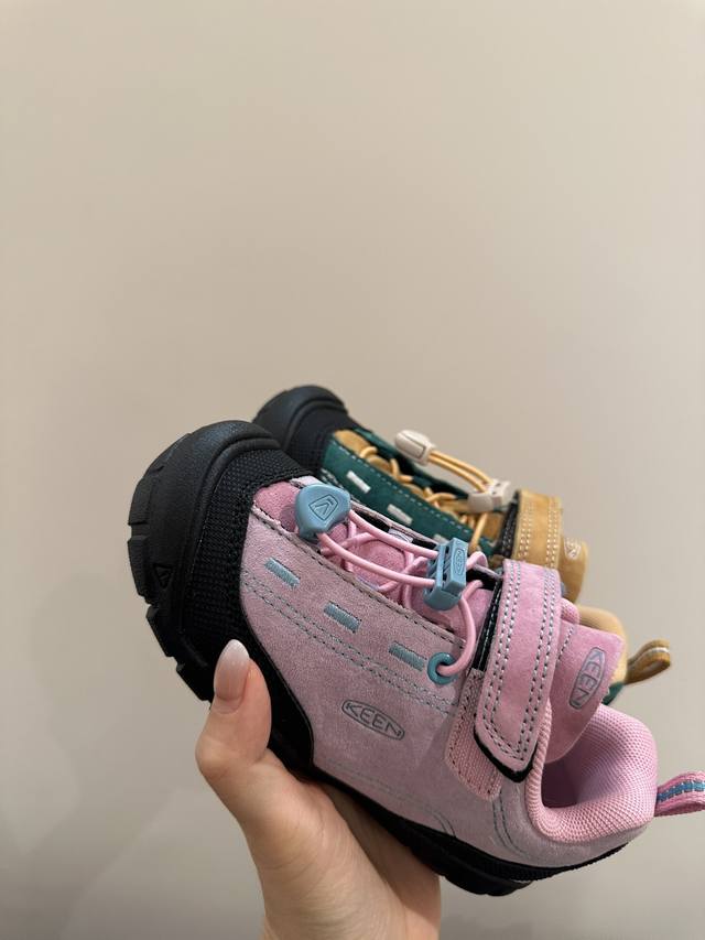 Even the children's shoes are Keen's star product DDD, known as the "travel shoe