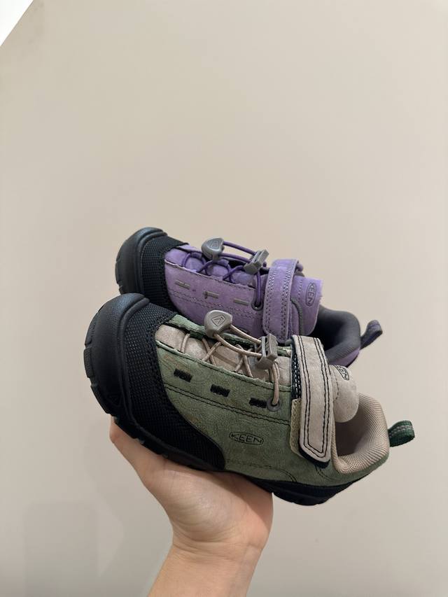 The shoes are full of details DDD They're incredibly comfortable to wear, who wo