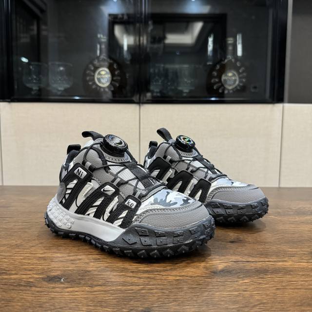 Special offer, returnable/exchangeable. Nike's new tire-soled hiking shoes (siz