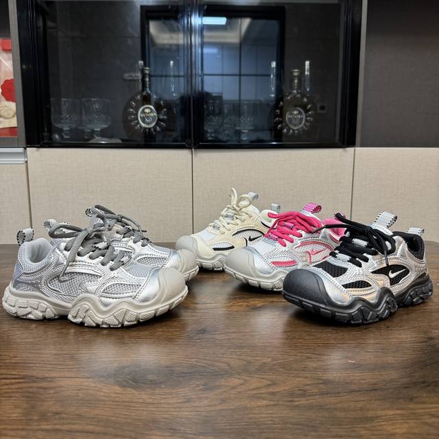 Spring Special Offer, Returnable and Exchangeable DDD Ahhh!! These clown shoes a