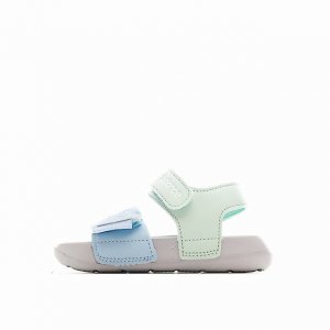 The Shoe Upper Features A Clean Color Scheme, Creating A Sleek And Modern Appear
