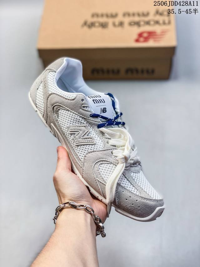 Corporate-level Nike Journey Run running shoes Use a new type of shock-absorbing